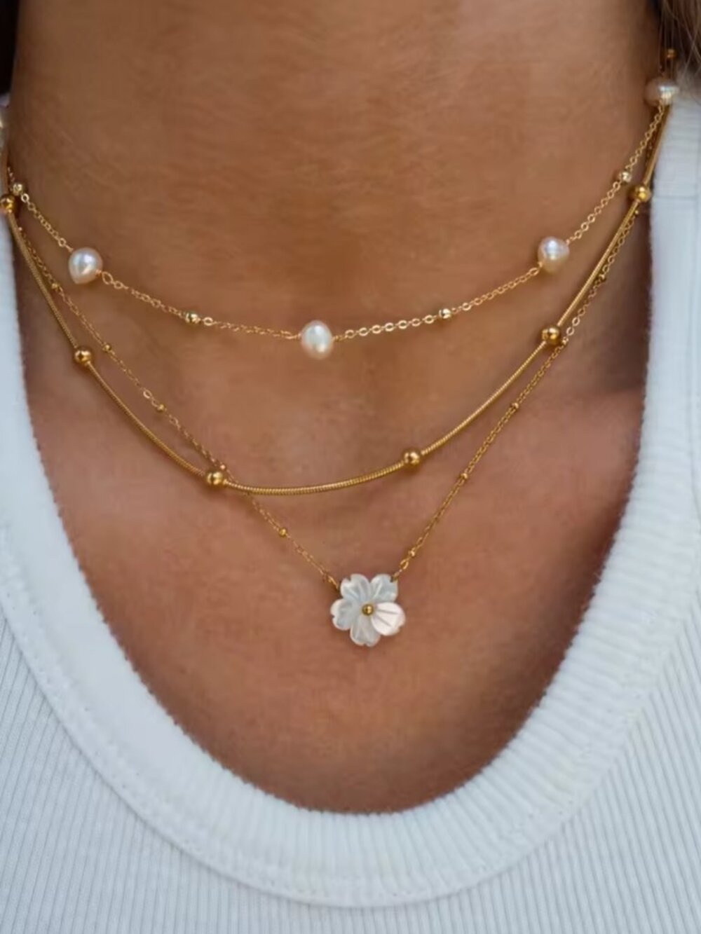Waterproof Gold Flower Necklace Mother Of Pearl Cherry Blossom Gold Bead Chain